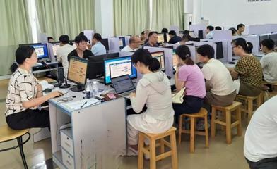 數(shù)智賦能教師隊(duì)伍建設(shè)——學(xué)院舉辦《人工智能素養(yǎng)》師資培訓(xùn)